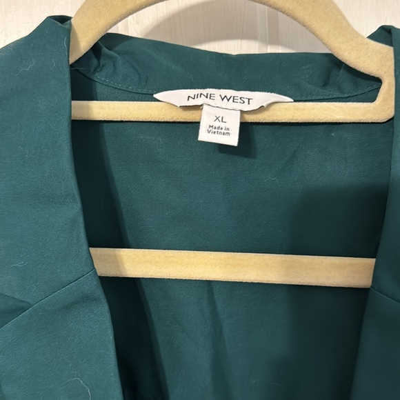 Green wrap blouse - Picture 3 of 6